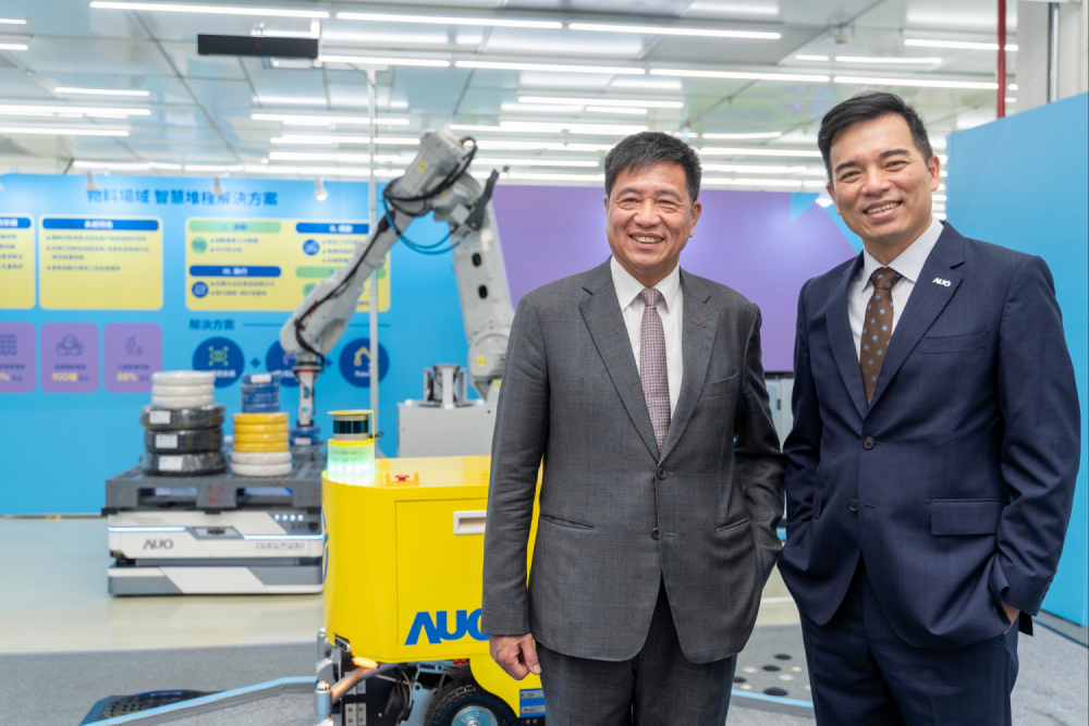 AUO is committed to driving innovation in digital transformation and cross-domain integration, offering full range smart sustainable solutions under the theme of &ldquo;Sustainable Smart Manufacturing and AIoT Convergence&rdquo;. AOA Chairman and Group Chief Strategy Officer, Mr. Paul Peng (pictured left), AOA Chief Executive Officer and President, Dr. Frank Ko (pictured right)
