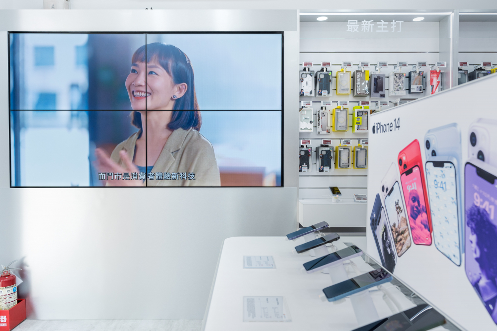 With one of its biaxial transformation strategies, "Go Vertical," AOA deepens its applications in vertical markets, such as replacing traditional posters with high-quality displays, creating paperless new retail environments, and providing consumers with high quality digital experiences.