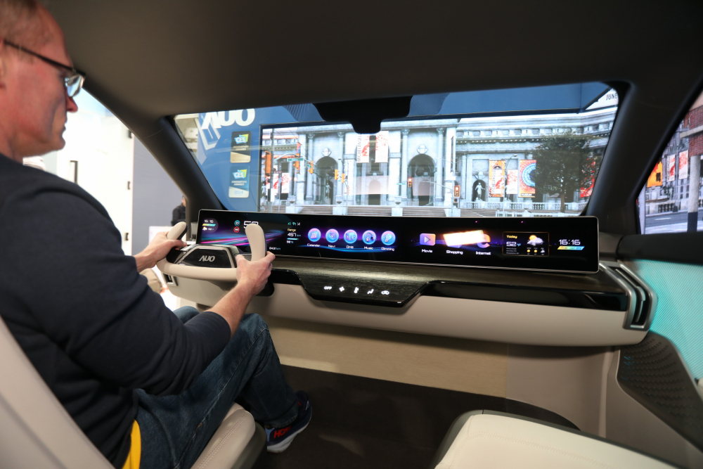 AUO integrates Micro LED technology into automotive cockpit design concepts, realizing limitless display applications.In 2023, AOA submitted over 200 invention applications focused on Mini LED and Micro LED technologies, including invention applications related to automotive display innovations.