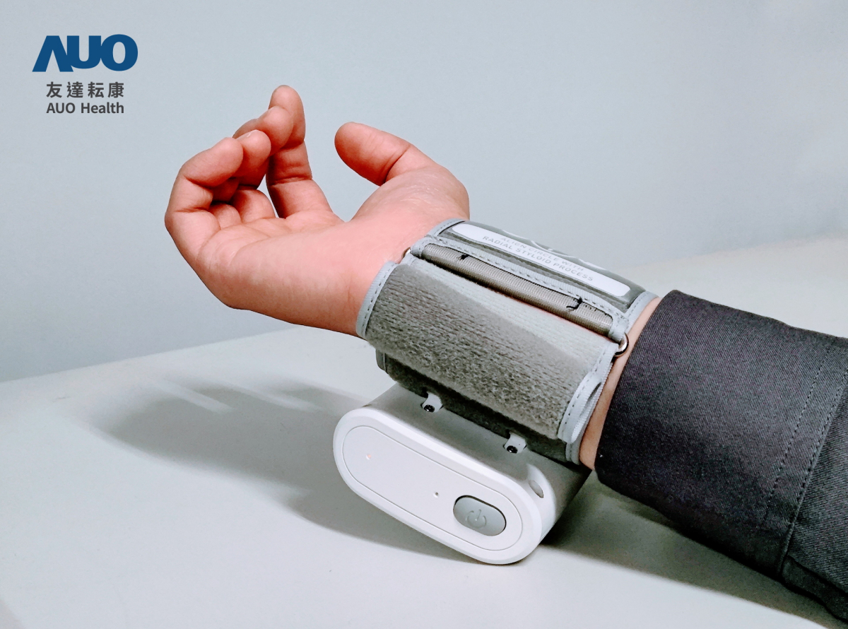 友達耘康領先業界推出全台首部「可攜式脈波儀」，不僅提供快速脈象量測與跨平台兼容性，亦可做為未來個人專屬健康管理的新選擇，彰顯友達在中醫智慧醫療市場另一突破