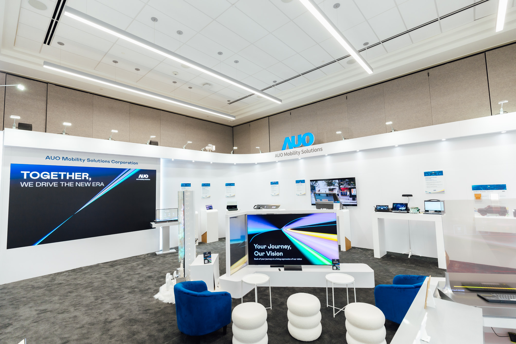 aoa体育智慧行动在AI与软件定义汽车的演进下，重新定义显示人机互动，致力与产业客户合作共创，打造具差异化、功能扩展弹性的未来座舱体验。